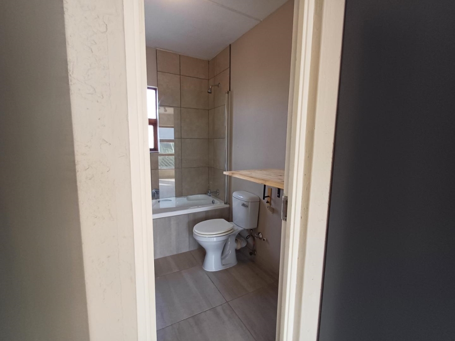 To Let 1 Bedroom Property for Rent in Morningside Manor Gauteng
