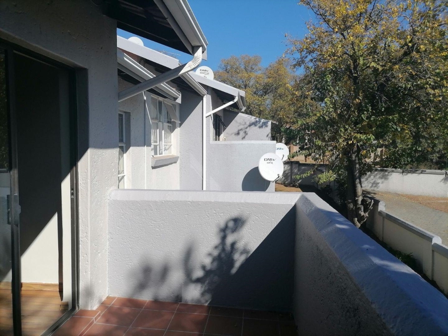 To Let 2 Bedroom Property for Rent in Buccleuch Gauteng