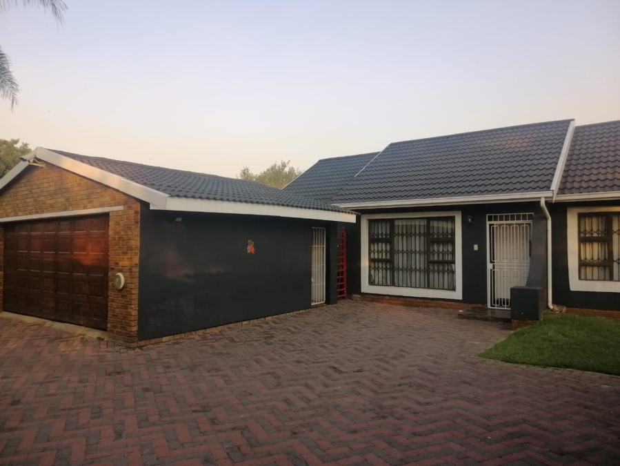 4 Bedroom Property for Sale in Mayberry Park Gauteng