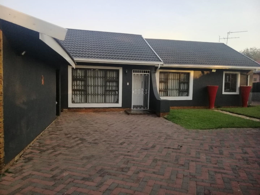 4 Bedroom Property for Sale in Mayberry Park Gauteng