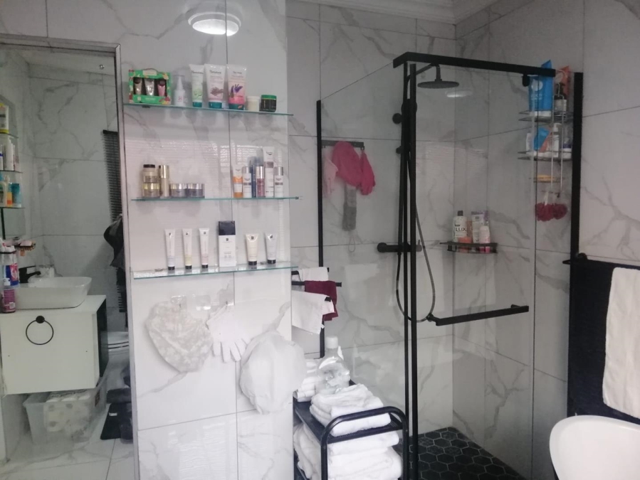 4 Bedroom Property for Sale in Mayberry Park Gauteng