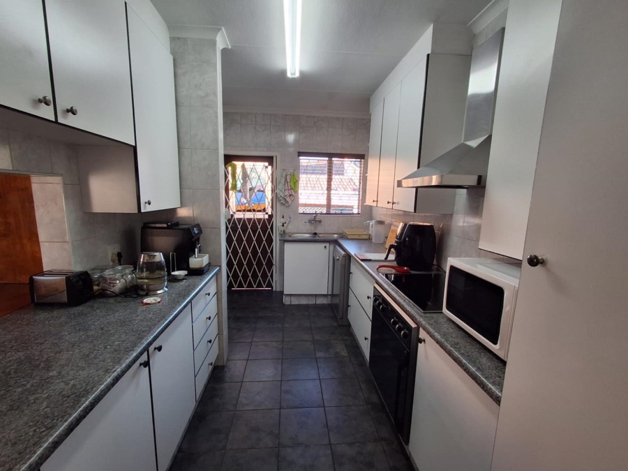 3 Bedroom Property for Sale in Brackenhurst Gauteng