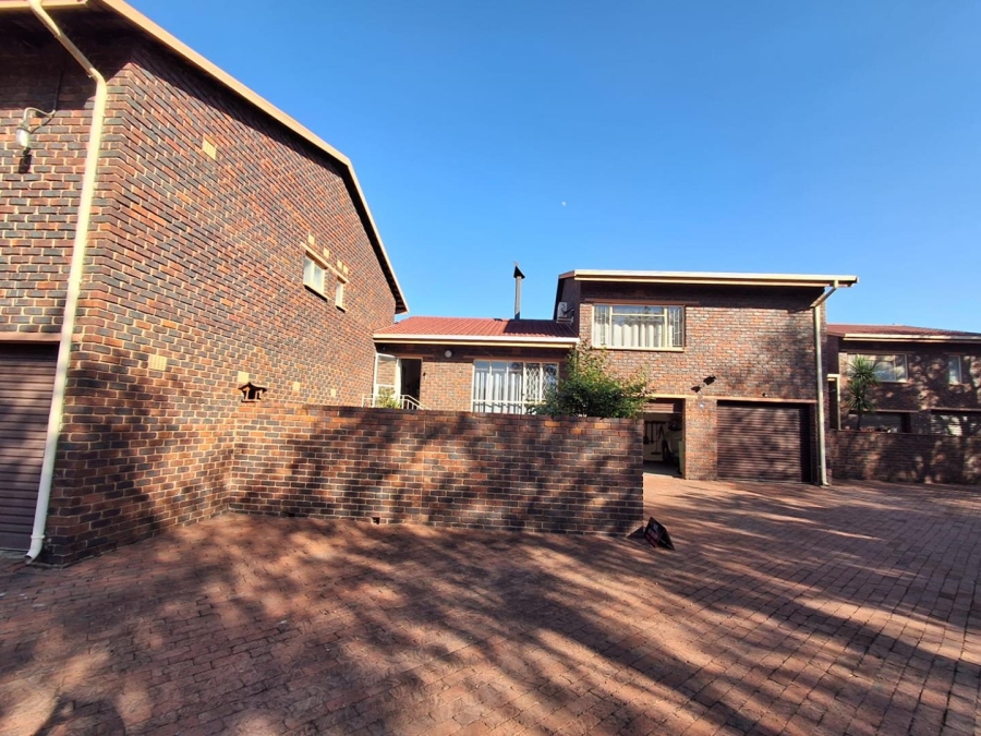 3 Bedroom Property for Sale in Brackenhurst Gauteng