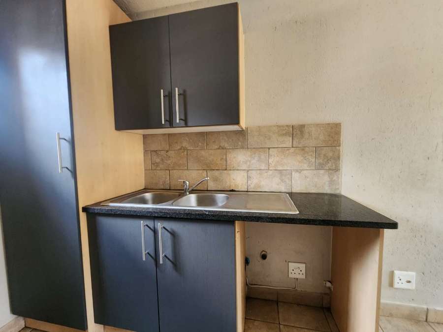 To Let 2 Bedroom Property for Rent in Annlin Gauteng