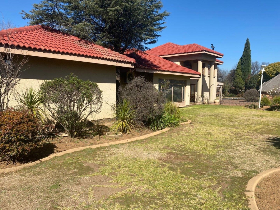 5 Bedroom Property for Sale in Beyerspark Gauteng