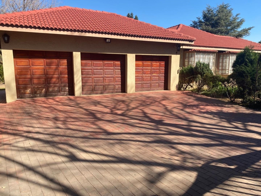 5 Bedroom Property for Sale in Beyerspark Gauteng