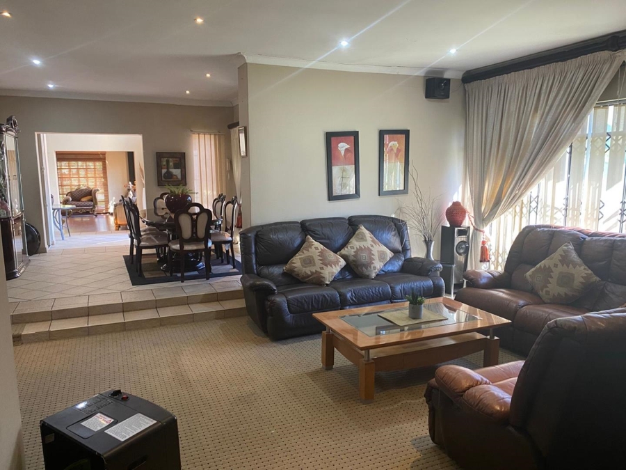 5 Bedroom Property for Sale in Beyerspark Gauteng