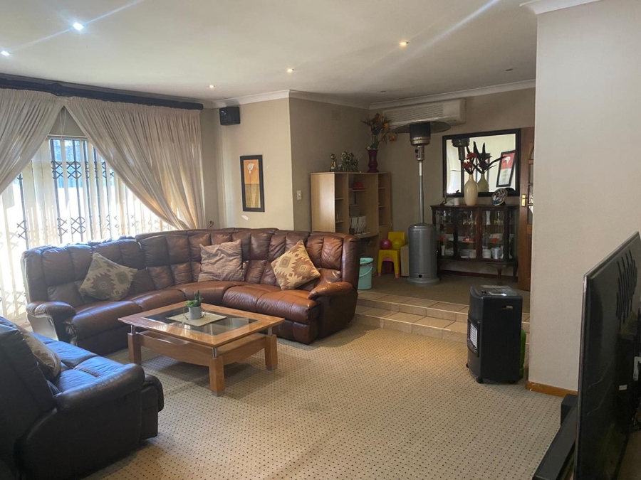 5 Bedroom Property for Sale in Beyerspark Gauteng