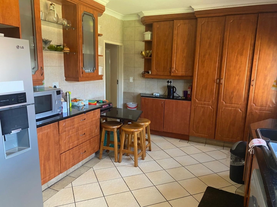 5 Bedroom Property for Sale in Beyerspark Gauteng