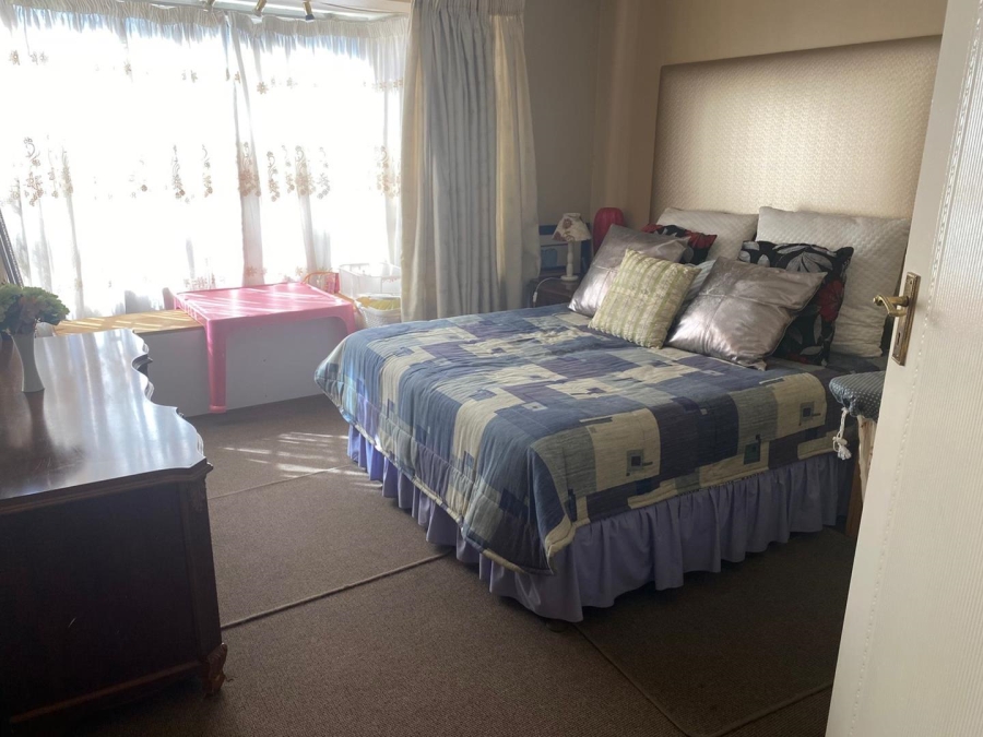 5 Bedroom Property for Sale in Beyerspark Gauteng