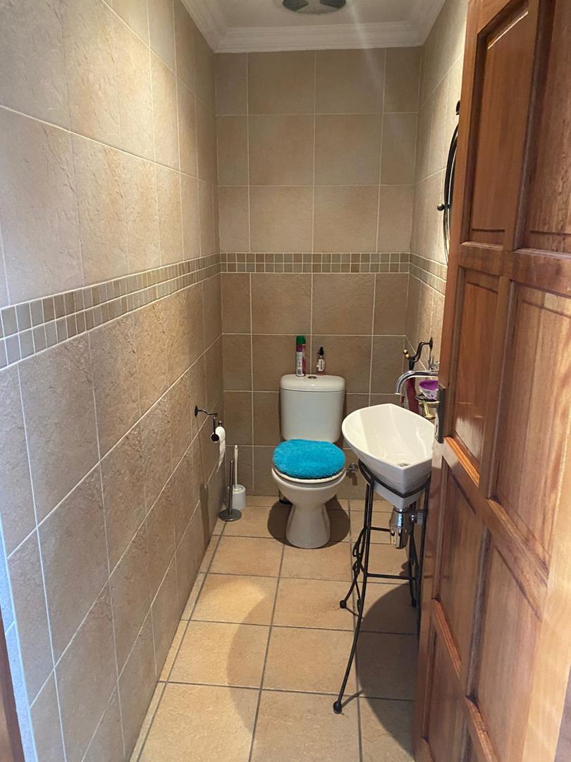 5 Bedroom Property for Sale in Beyerspark Gauteng