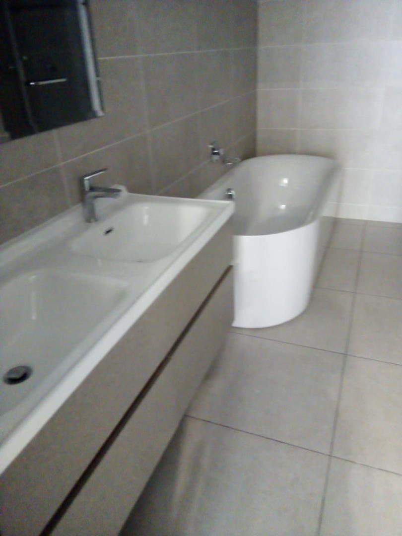 To Let 2 Bedroom Property for Rent in Greenstone Hill Gauteng