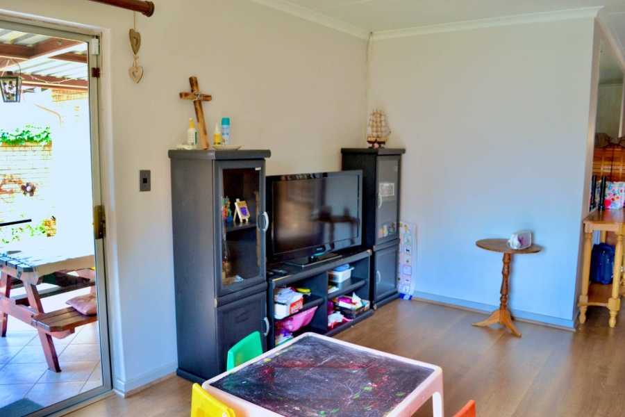 To Let 3 Bedroom Property for Rent in Equestria Gauteng