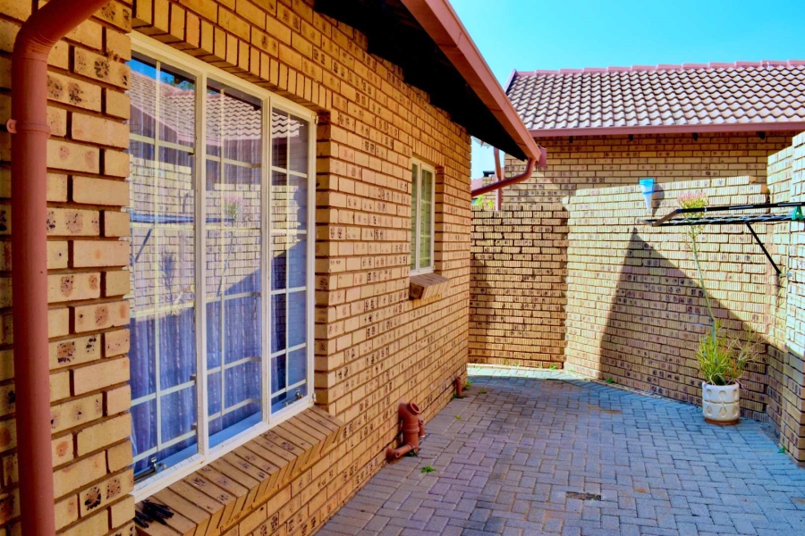 To Let 3 Bedroom Property for Rent in Equestria Gauteng