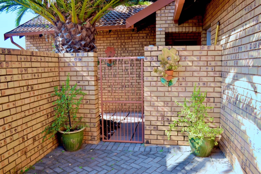 To Let 3 Bedroom Property for Rent in Equestria Gauteng