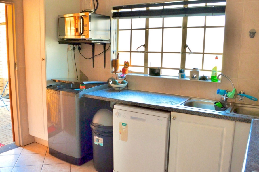 To Let 3 Bedroom Property for Rent in Equestria Gauteng