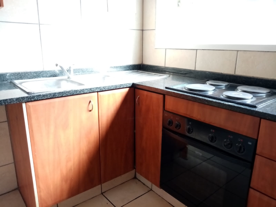 To Let 1 Bedroom Property for Rent in Blairgowrie Gauteng