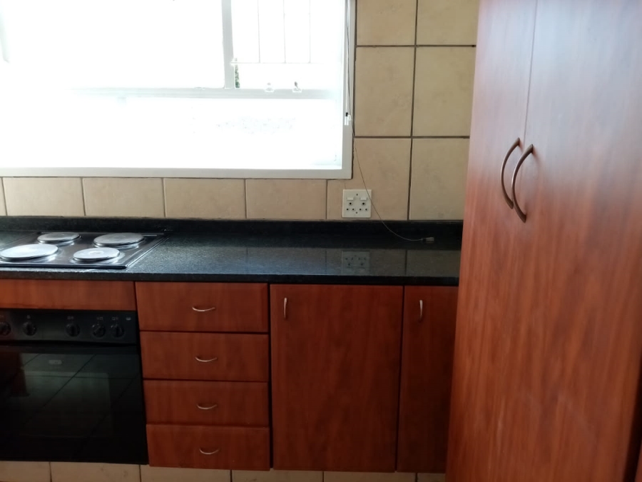 To Let 1 Bedroom Property for Rent in Blairgowrie Gauteng