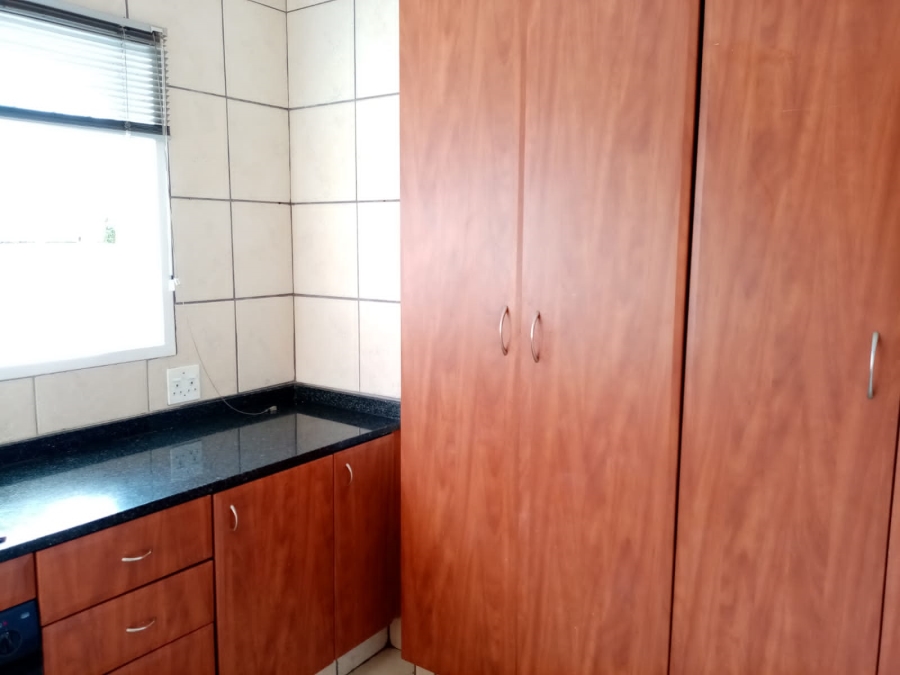 To Let 1 Bedroom Property for Rent in Blairgowrie Gauteng
