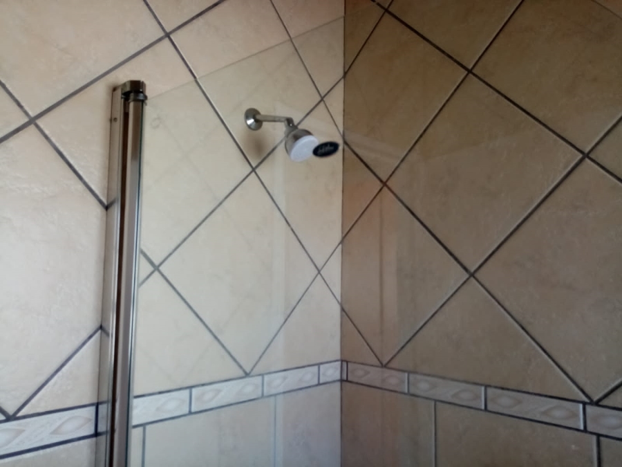 To Let 1 Bedroom Property for Rent in Blairgowrie Gauteng
