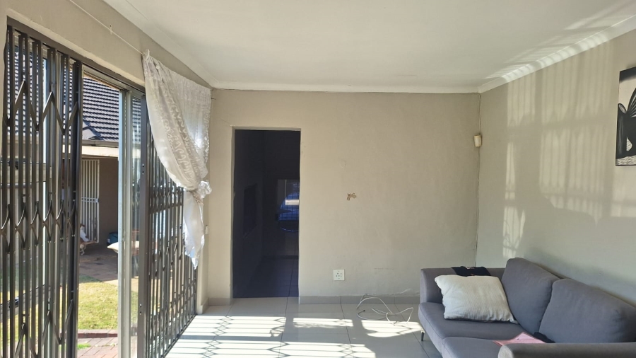 To Let 1 Bedroom Property for Rent in Blairgowrie Gauteng