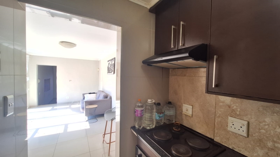 To Let 1 Bedroom Property for Rent in Blairgowrie Gauteng