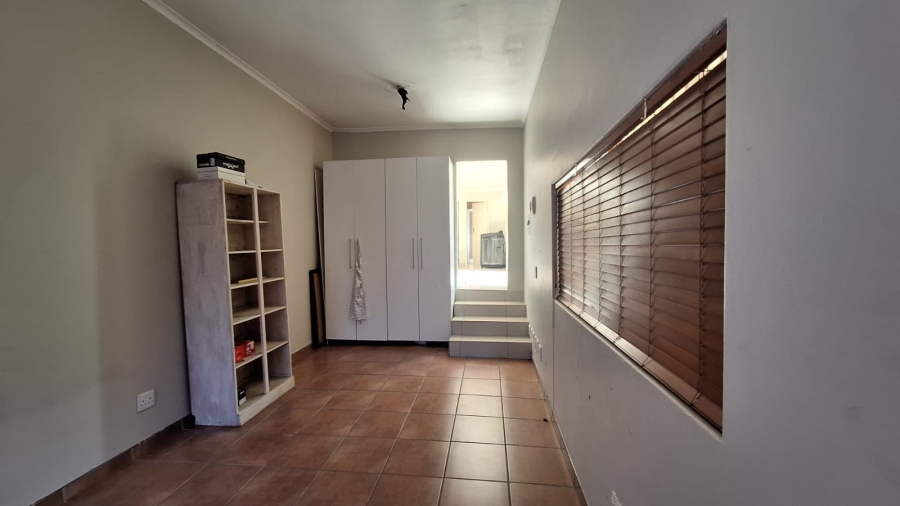 To Let 1 Bedroom Property for Rent in Blairgowrie Gauteng