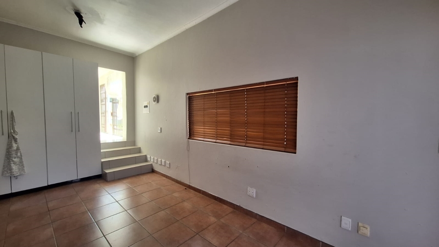 To Let 1 Bedroom Property for Rent in Blairgowrie Gauteng