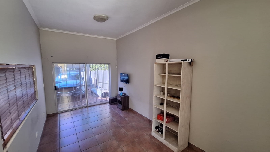 To Let 1 Bedroom Property for Rent in Blairgowrie Gauteng
