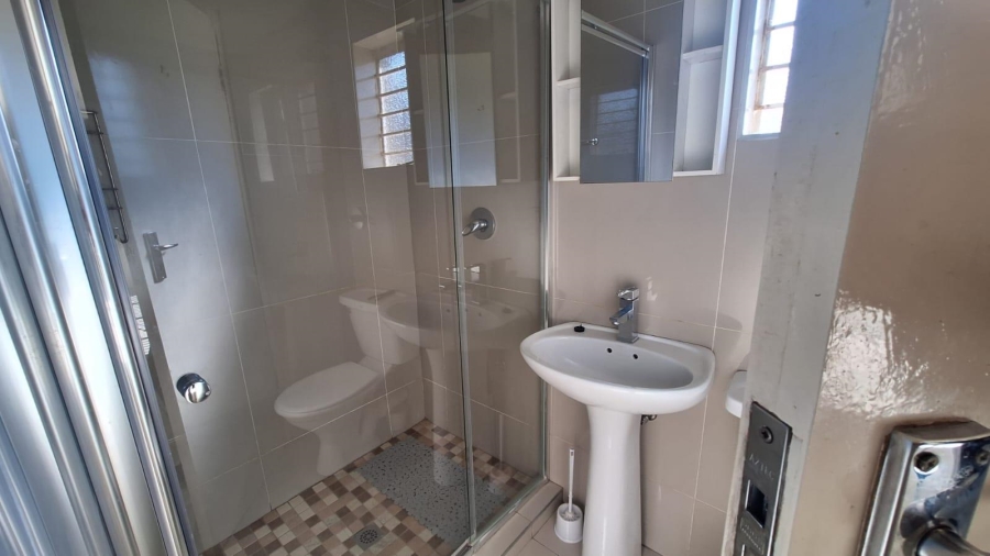 To Let 1 Bedroom Property for Rent in Blairgowrie Gauteng