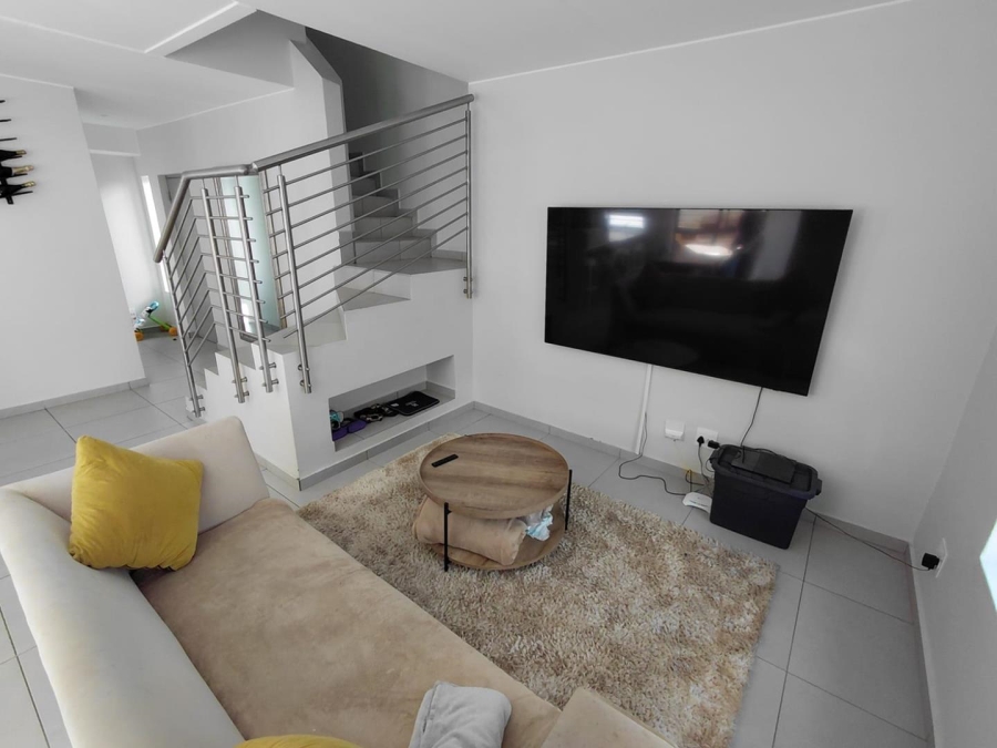 To Let 3 Bedroom Property for Rent in Broadacres Gauteng