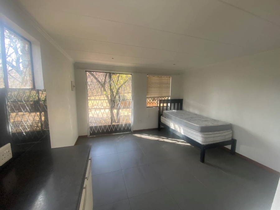 To Let 1 Bedroom Property for Rent in Florida Hills Gauteng