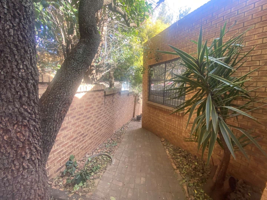 To Let 1 Bedroom Property for Rent in Florida Hills Gauteng