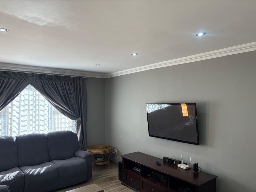 5 Bedroom Property for Sale in Ennerdale Gauteng