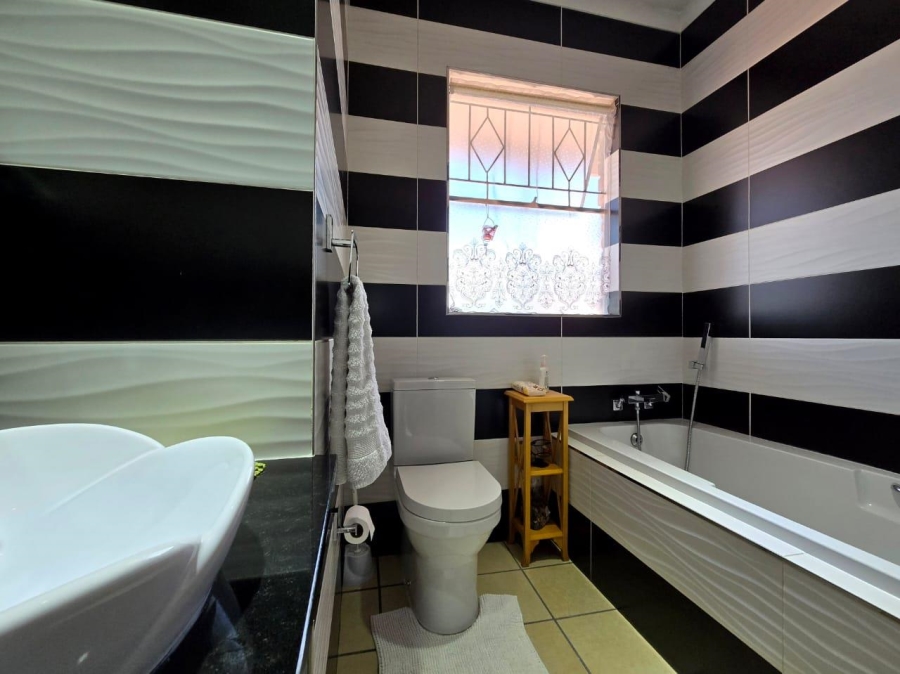 3 Bedroom Property for Sale in New Redruth Gauteng
