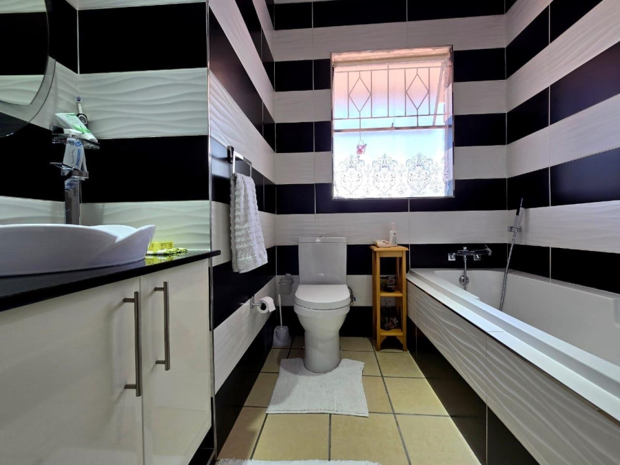 3 Bedroom Property for Sale in New Redruth Gauteng