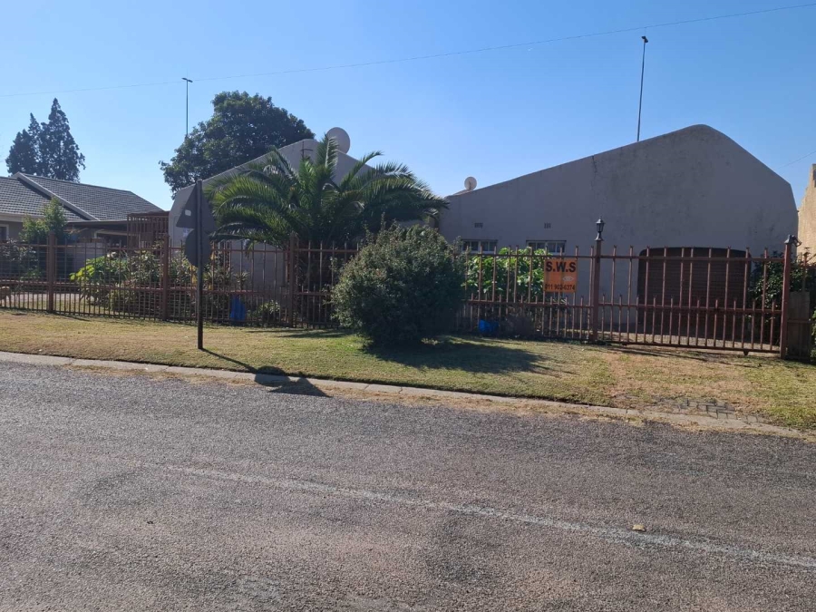 3 Bedroom Property for Sale in Verwoerdpark Gauteng