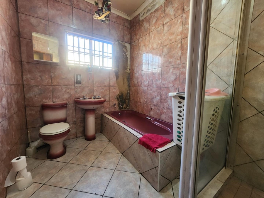 3 Bedroom Property for Sale in Verwoerdpark Gauteng