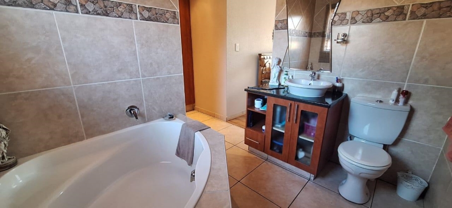 3 Bedroom Property for Sale in New Market Gauteng