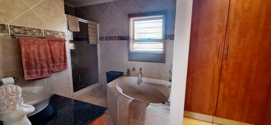 3 Bedroom Property for Sale in New Market Gauteng