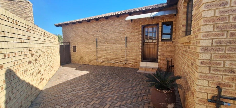 3 Bedroom Property for Sale in New Market Gauteng