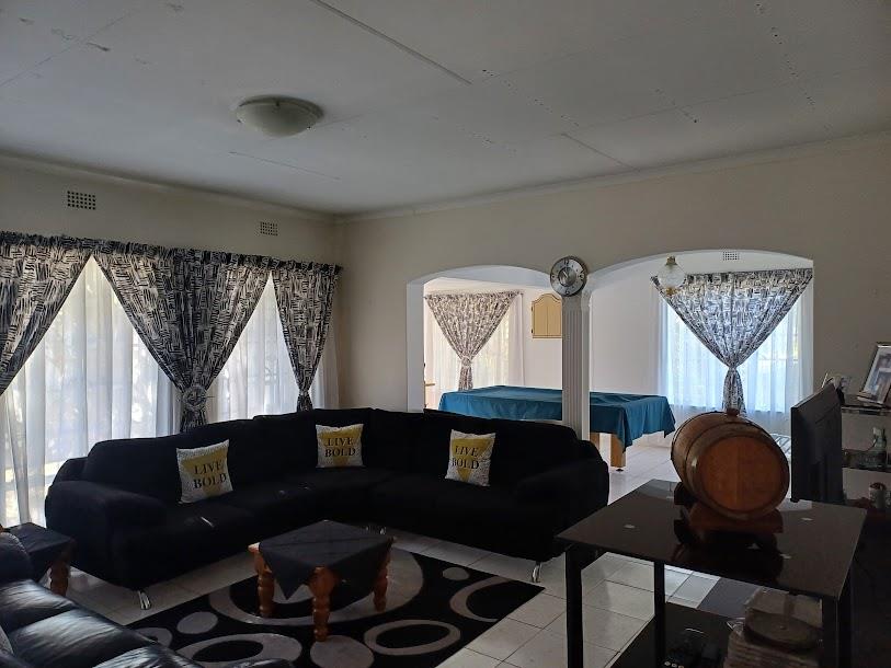 5 Bedroom Property for Sale in Ridgeway Gauteng
