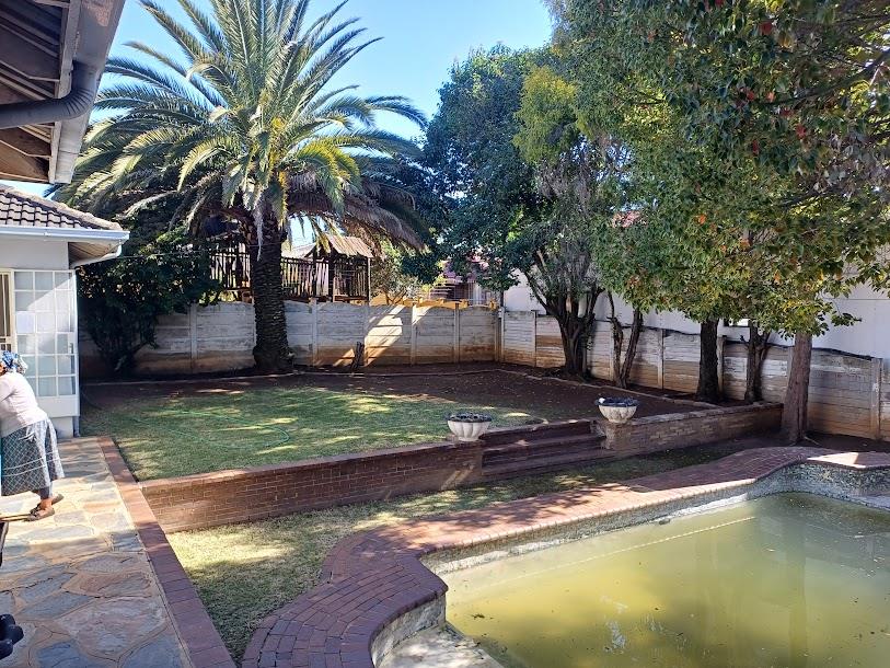 5 Bedroom Property for Sale in Ridgeway Gauteng