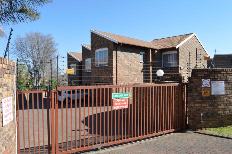 3 Bedroom Property for Sale in Brackendowns Gauteng
