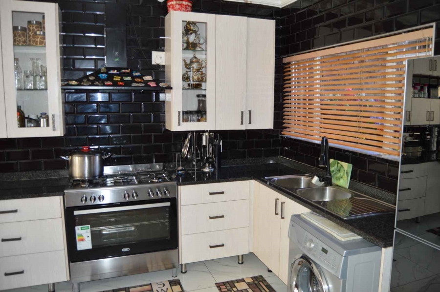 3 Bedroom Property for Sale in Brackendowns Gauteng