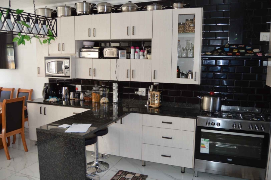 3 Bedroom Property for Sale in Brackendowns Gauteng