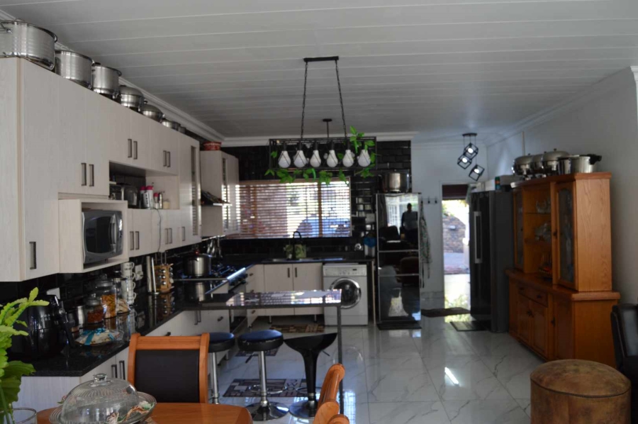 3 Bedroom Property for Sale in Brackendowns Gauteng