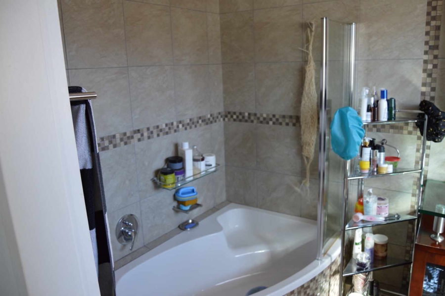 3 Bedroom Property for Sale in Brackendowns Gauteng
