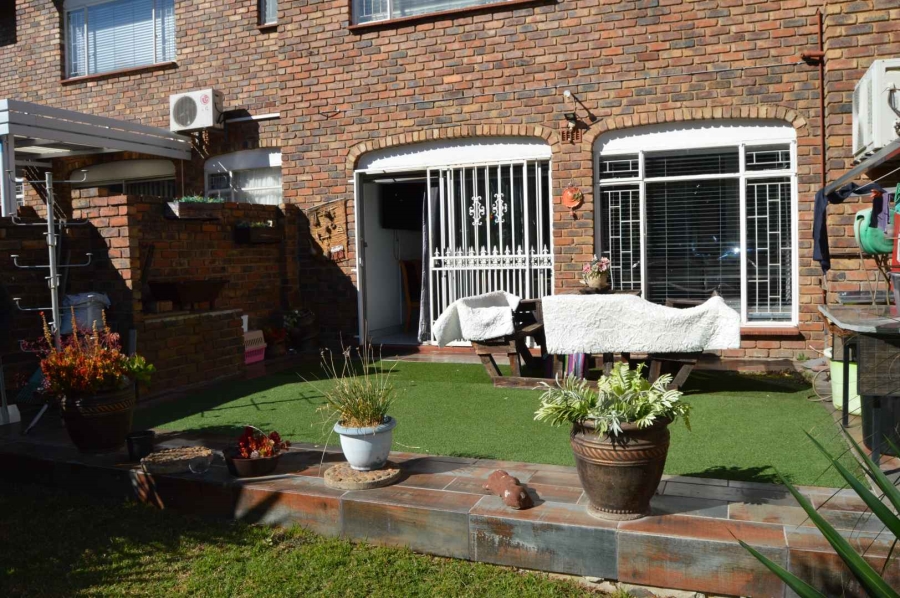 3 Bedroom Property for Sale in Brackendowns Gauteng