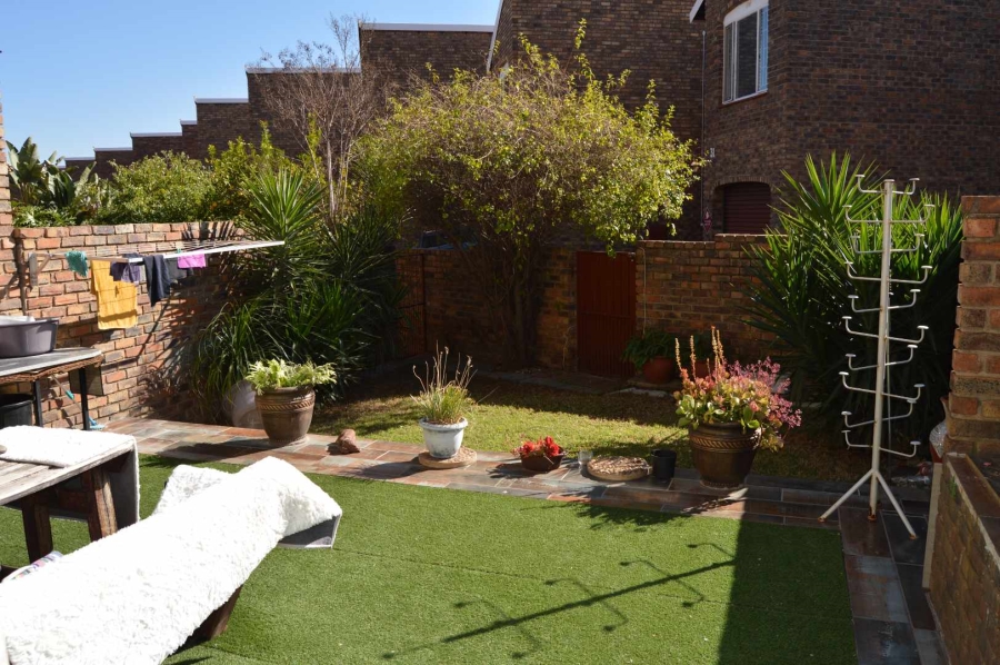 3 Bedroom Property for Sale in Brackendowns Gauteng